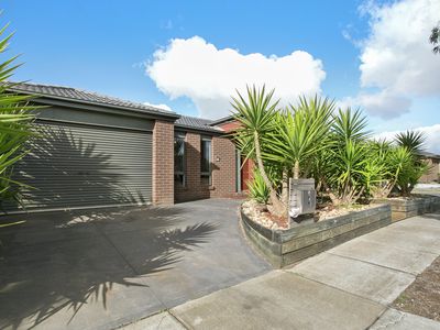 8 Yarraman Road, Manor Lakes