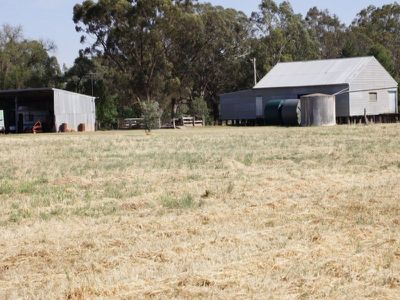 23 Calder Highway, Wedderburn