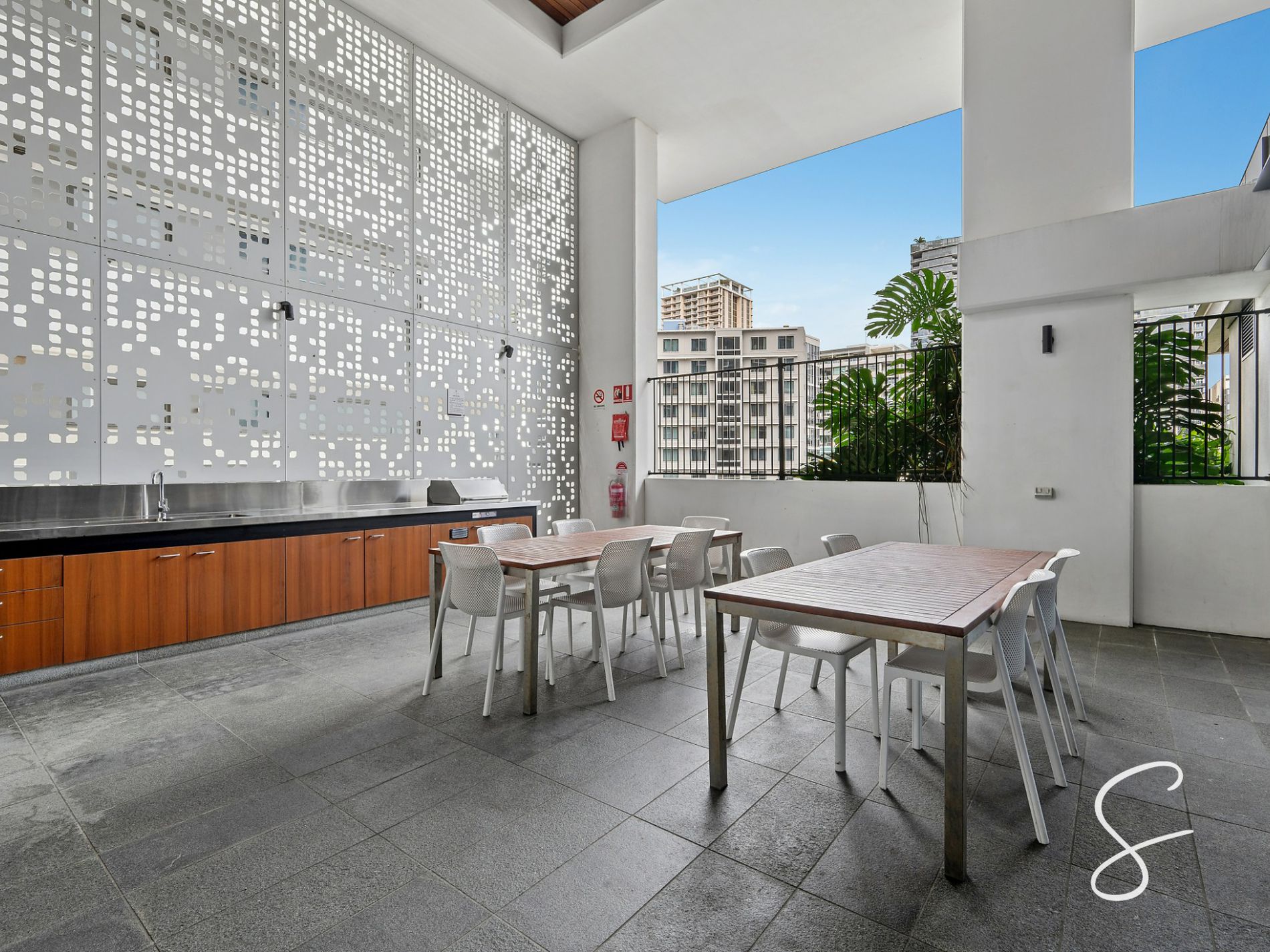 2011 / 19 Hope Street, South Brisbane