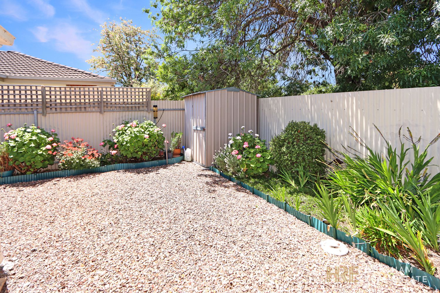 2 / 5 George Street, Horsham