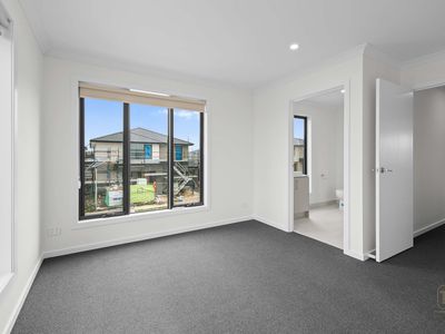 34 Avenator Circuit, Clyde North