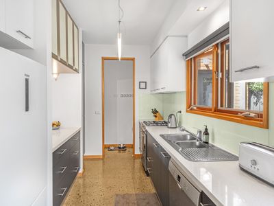 1A Nancy Court, Williamstown