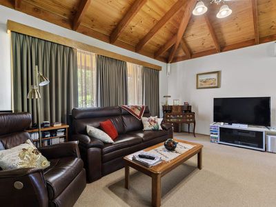 2 Kerris Cct, Seymour