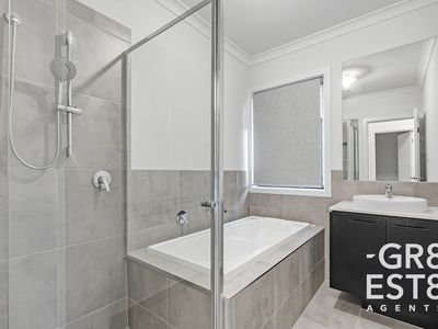 17 Chesney Rise, Officer