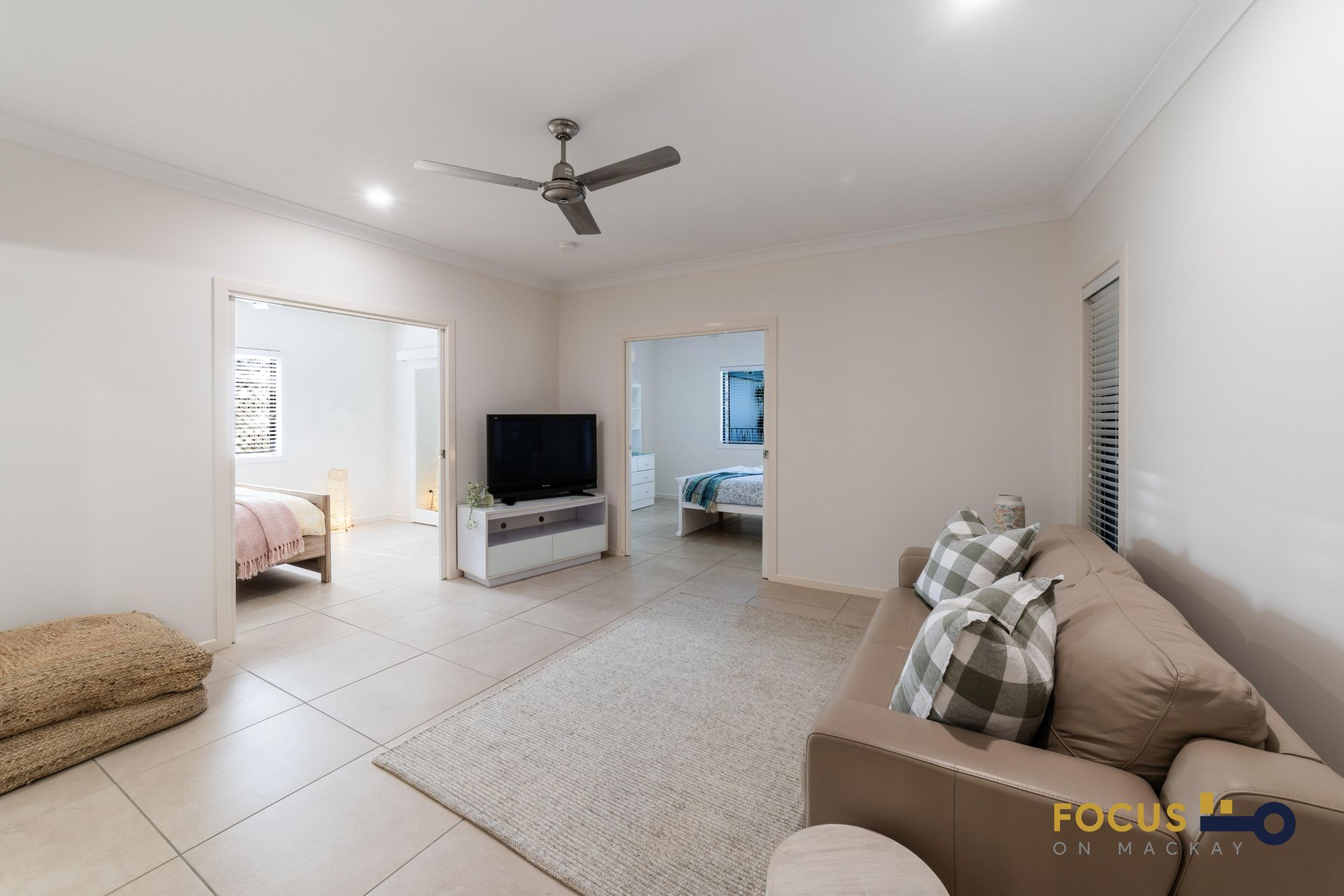 House / 6 Pavillion Court, Glenella