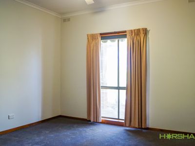 1 / 4 Searle Street, Horsham