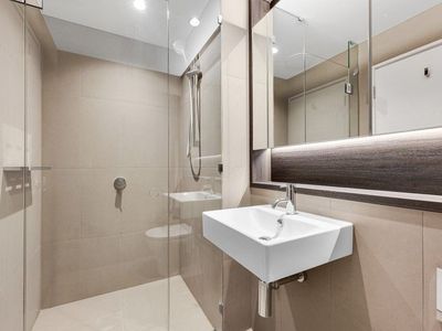 914 / 628 Flinders Street, Docklands