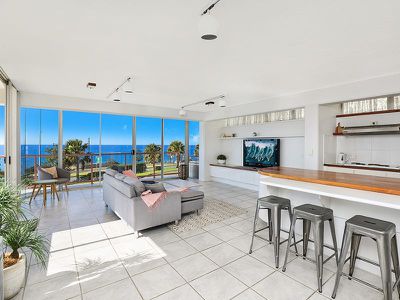 2 / 4 Marina Walk, Alexandra Headland