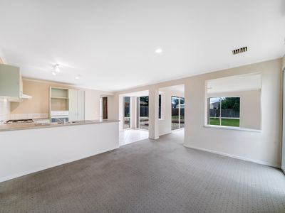 356 Heaths Road, Hoppers Crossing
