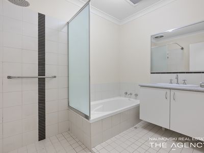 1 / 54 Esperanto Way, Westminster