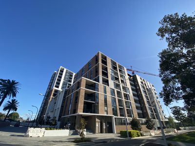 813 / 5 Maple Tree Road, Westmead