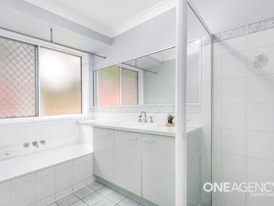 2 Pringle Pl, Forest Lake
