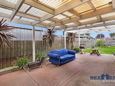 84 Oaktree Drive, Hampton Park