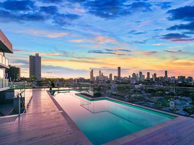 702 / 95 Linton Street, Kangaroo Point