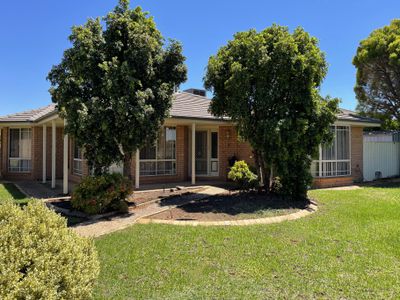 1 Dunvarleigh Crescent, Griffith