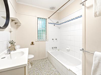 16 Barber Street, Keperra