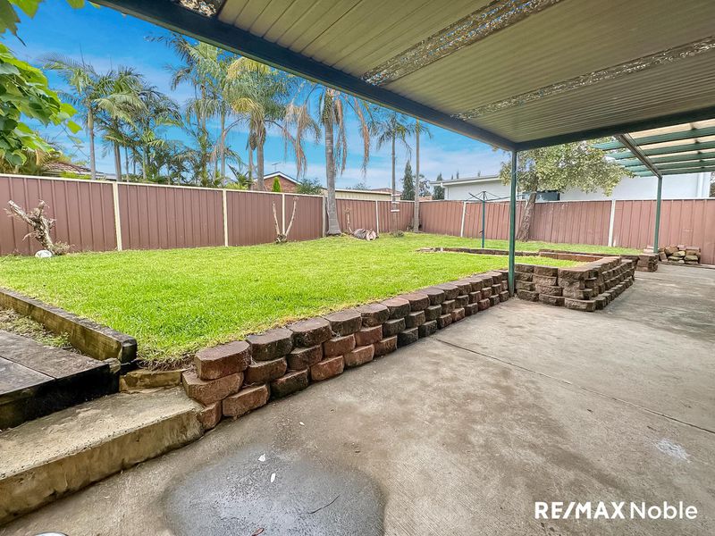 15 Aminta Crescent, Hassall Grove