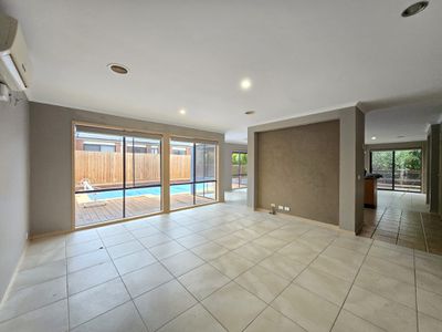 18 Sandalwood Grove, Carrum Downs