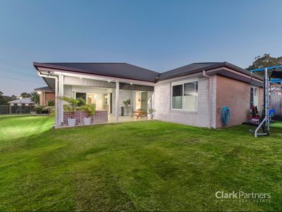 2 Lefroy Court, Warner