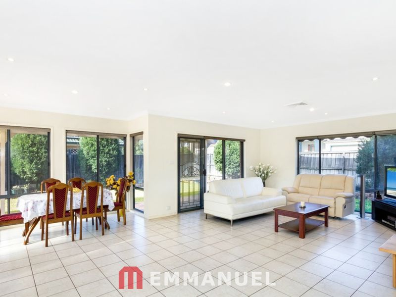 15 Charlie Yankos Street, Glenwood