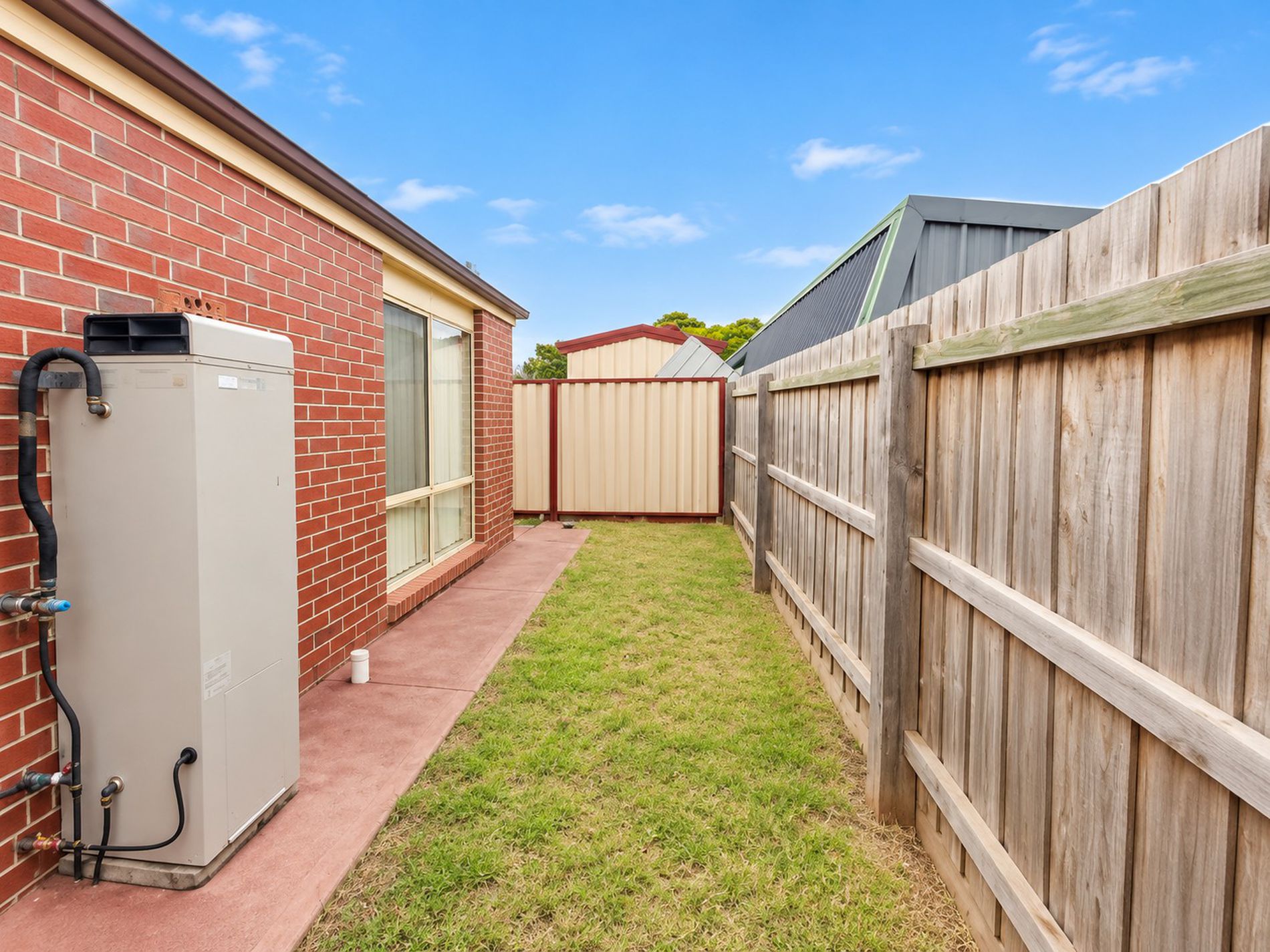 1 / 3 Enfield Avenue, Werribee