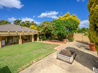 25 Templetonia Promenade, Halls Head