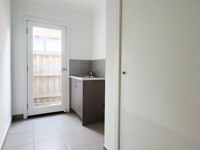 95 Holyoake Parade, Manor Lakes