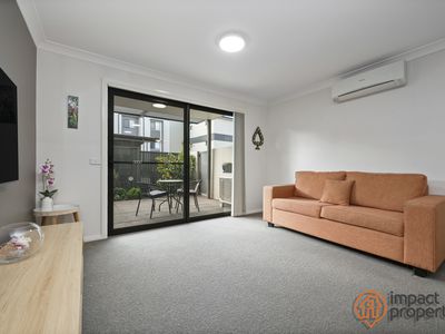 10 / 2 Trist Street, Franklin