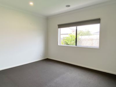 38 Honeycomb Avenue, Manor Lakes