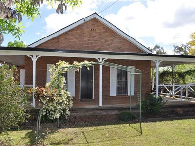 15 Barton St, Forbes
