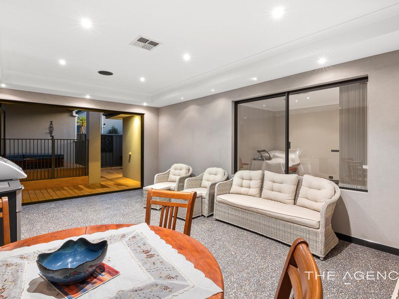 4 Sandford Avenue, Lake Coogee