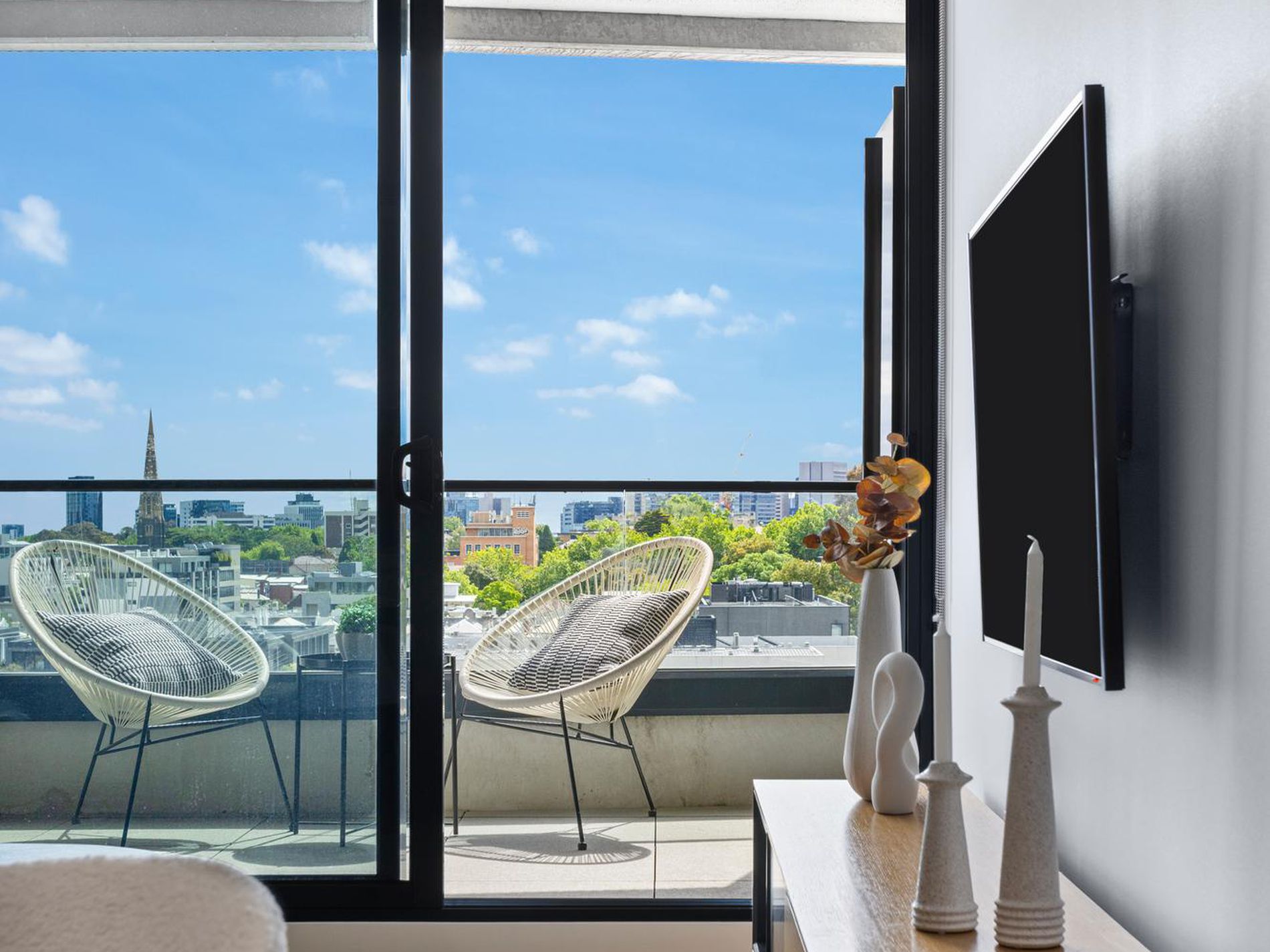 1102 / 3 Yarra Street, South Yarra