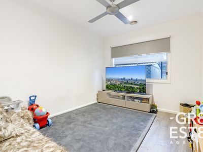 8 Kemsley Green, Cranbourne East