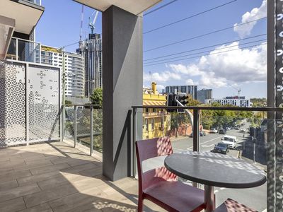 2 / 24 Brookes Street, Bowen Hills