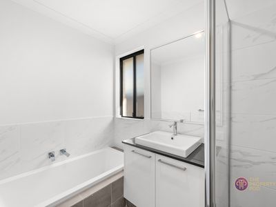 19 Flannigan Approach, Champion Lakes