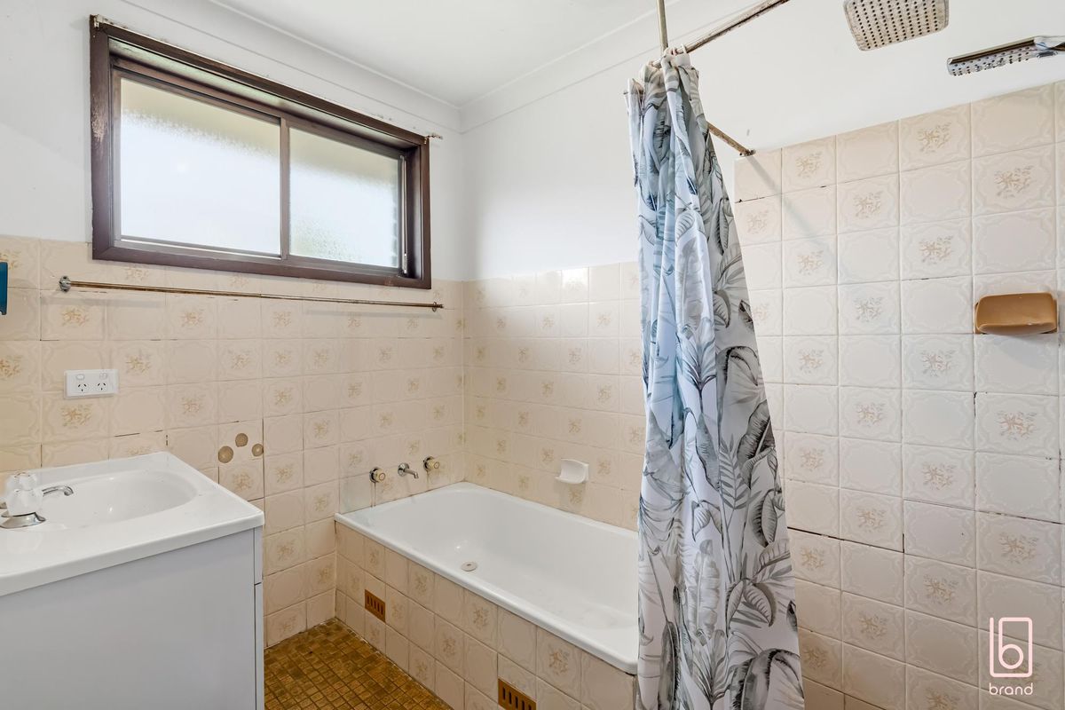 27 McKellar Boulevard, Blue Haven