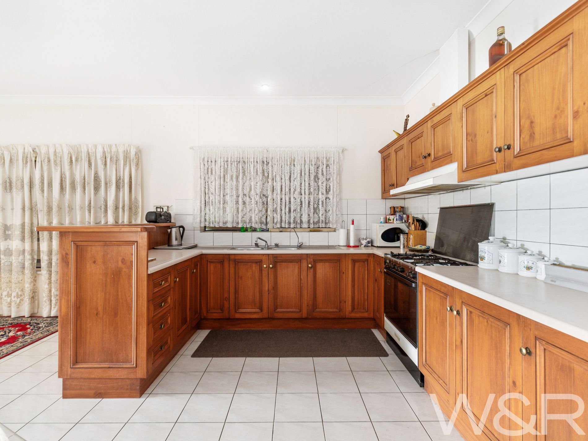 18 Hampton Street, Brooklyn Park