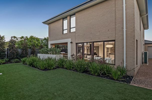 8 Montreal Circuit, Craigieburn