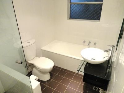 2 / 8 Queen Street, Arncliffe