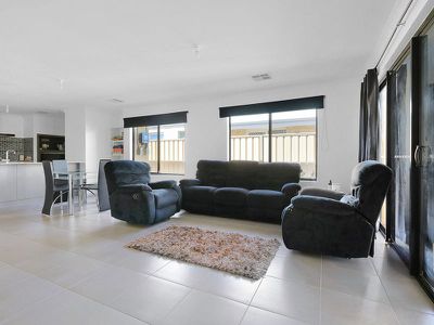 18 Baroness Road , Baldivis