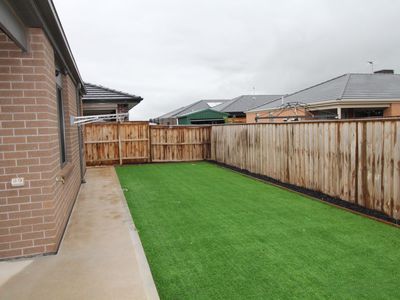 11 Honeycomb Avenue, Manor Lakes