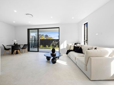 1 / 10 Cartwright Avenue, Miller