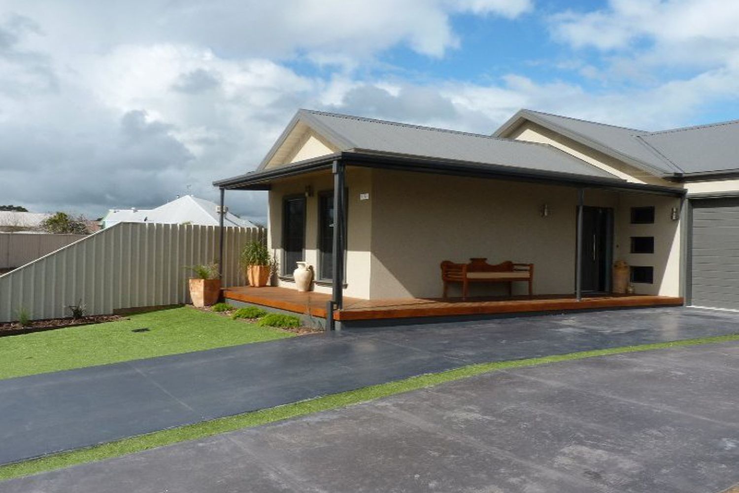 1 / 13 Deakin Court, Horsham