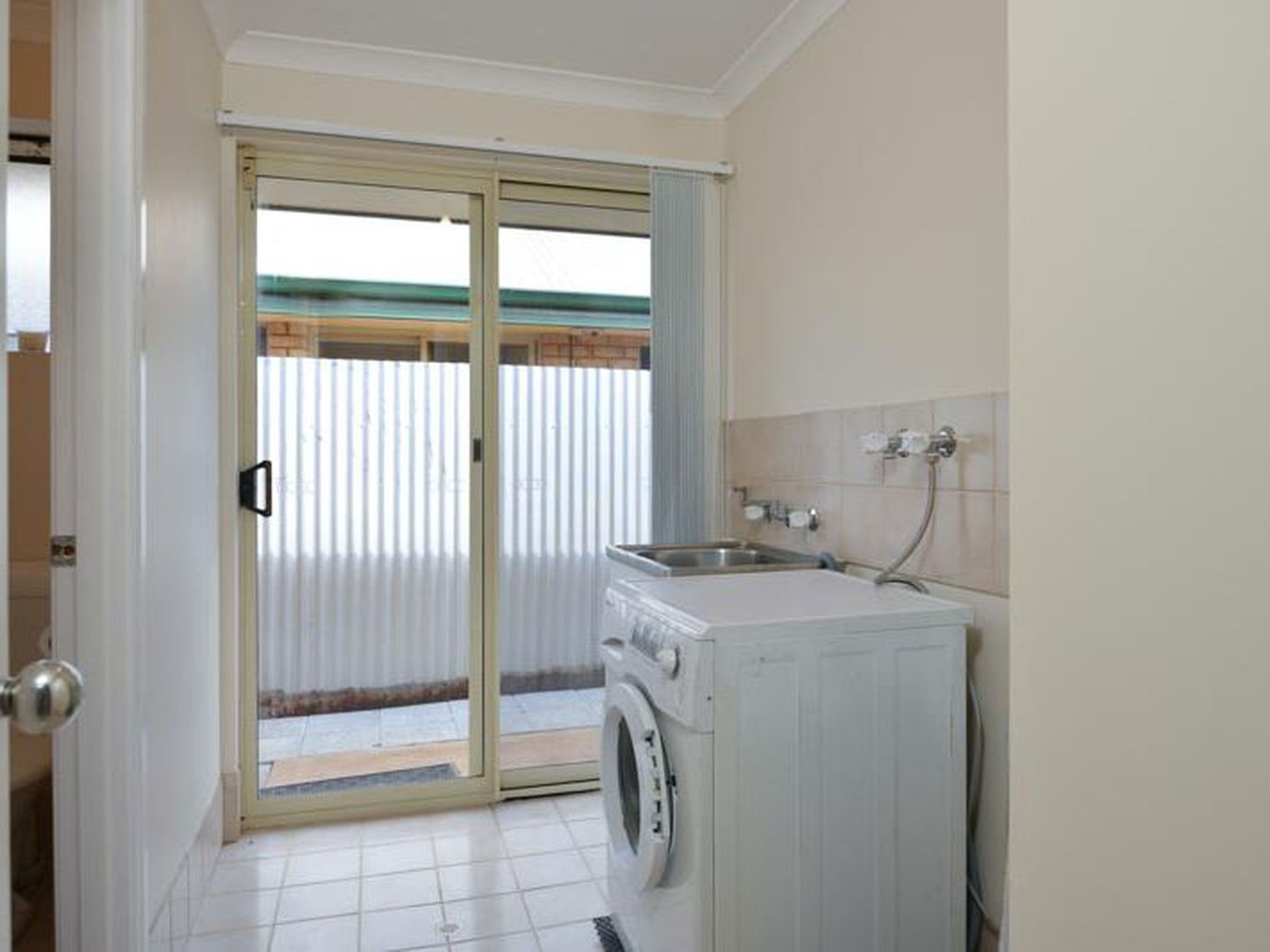 4B Nepean Grove, Hannans