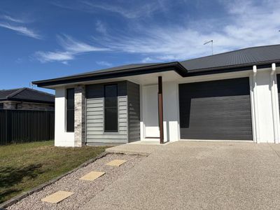 2 / 10 Satinwood Avenue, Urraween