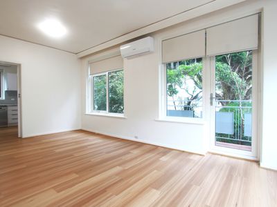1 / 6 John Street, Elwood