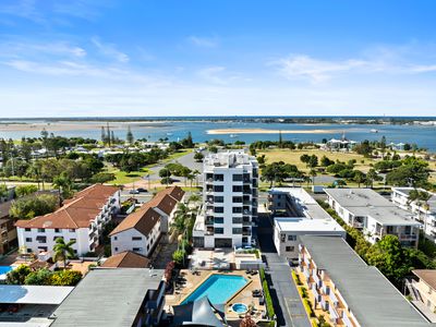 27 / 136  Marine Parade, Southport