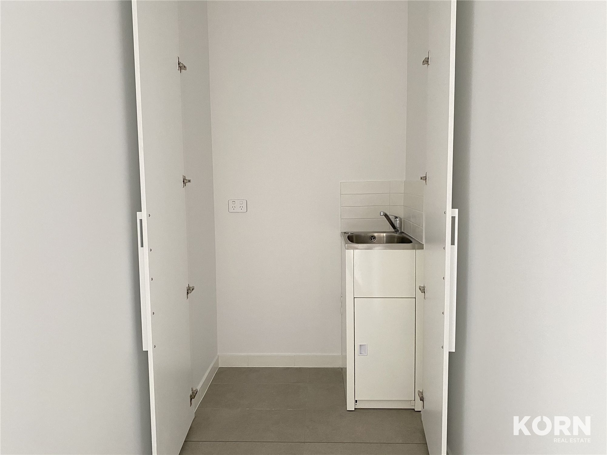 903 / 17 Penny Place, Adelaide