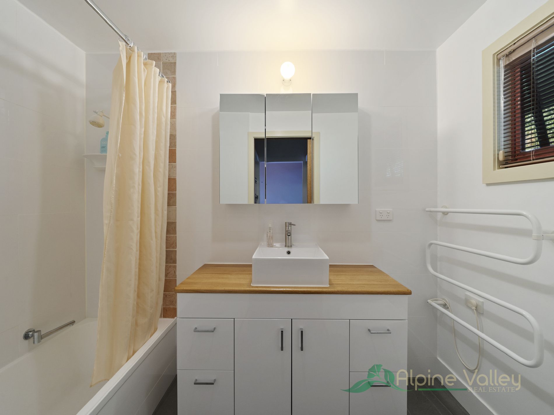 4 Reid Court, Tawonga South