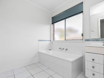 4 Shadi Court, Cranbourne West